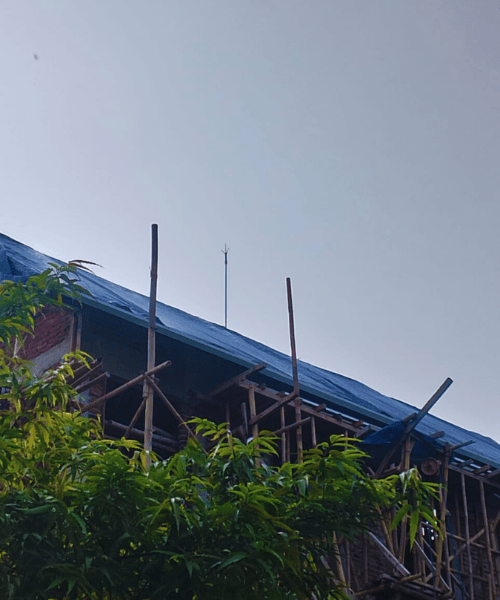 Penangkal-Petir-Trisula-di-Perumahan-Serpong