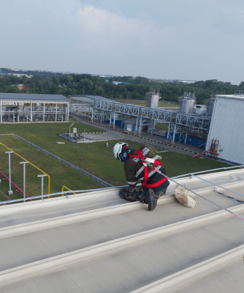 Pemasangan Penangkal Petir Sangkar Faraday di Pabrik P&G Indonesia Karawang
